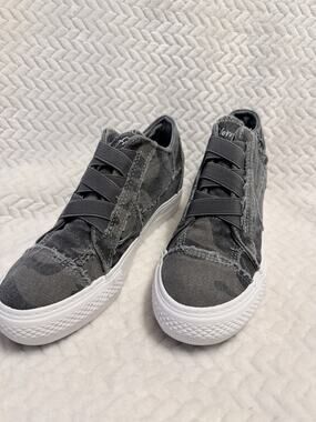Blowfish Malibu Women's Mamba Sneaker Gray Splatter Camoflage Size 9.5